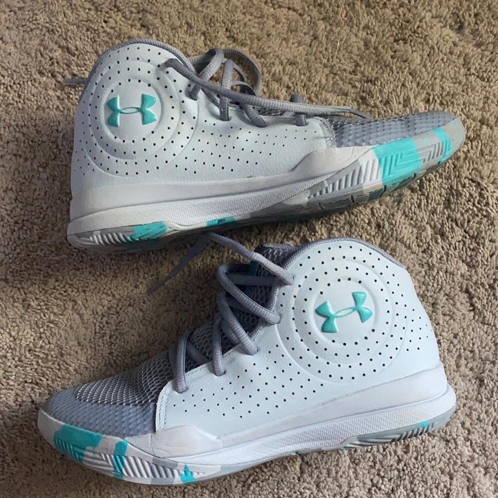 7Y Under Armour Basketball/Athletic Sneakers